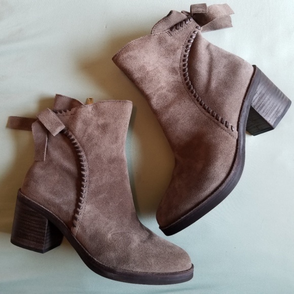 UGG Shoes - UGG Fraise Whipstitch Ankle Boot size 8.5 NEW